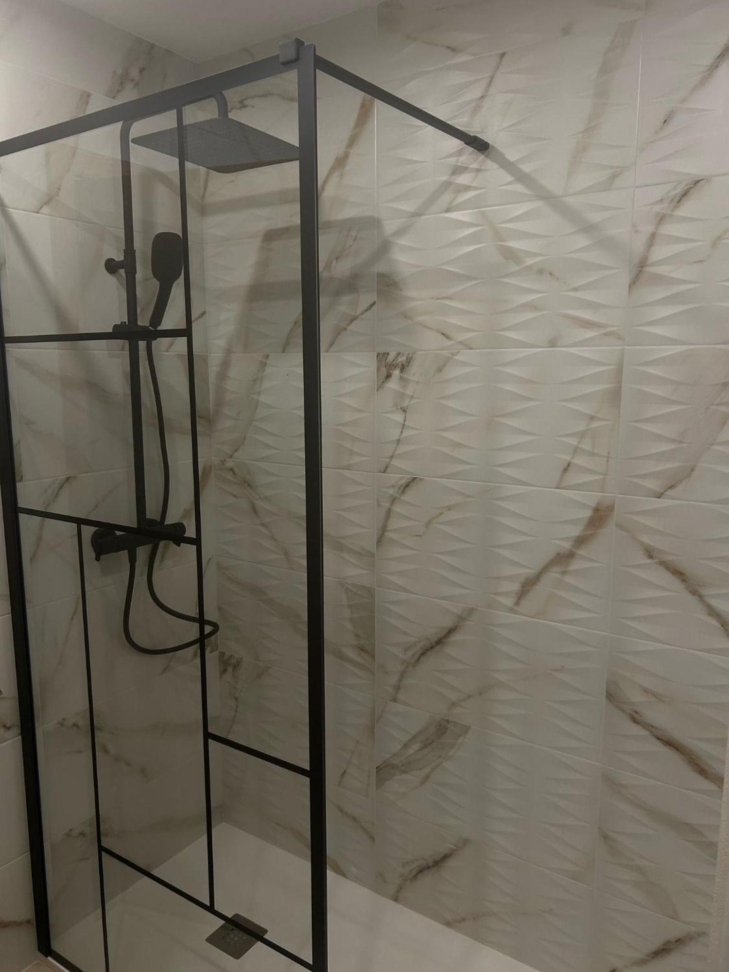 Apartamento Primera Linea De Playa Paseo Maritimo Perla 5 فوينخيرولا المظهر الخارجي الصورة